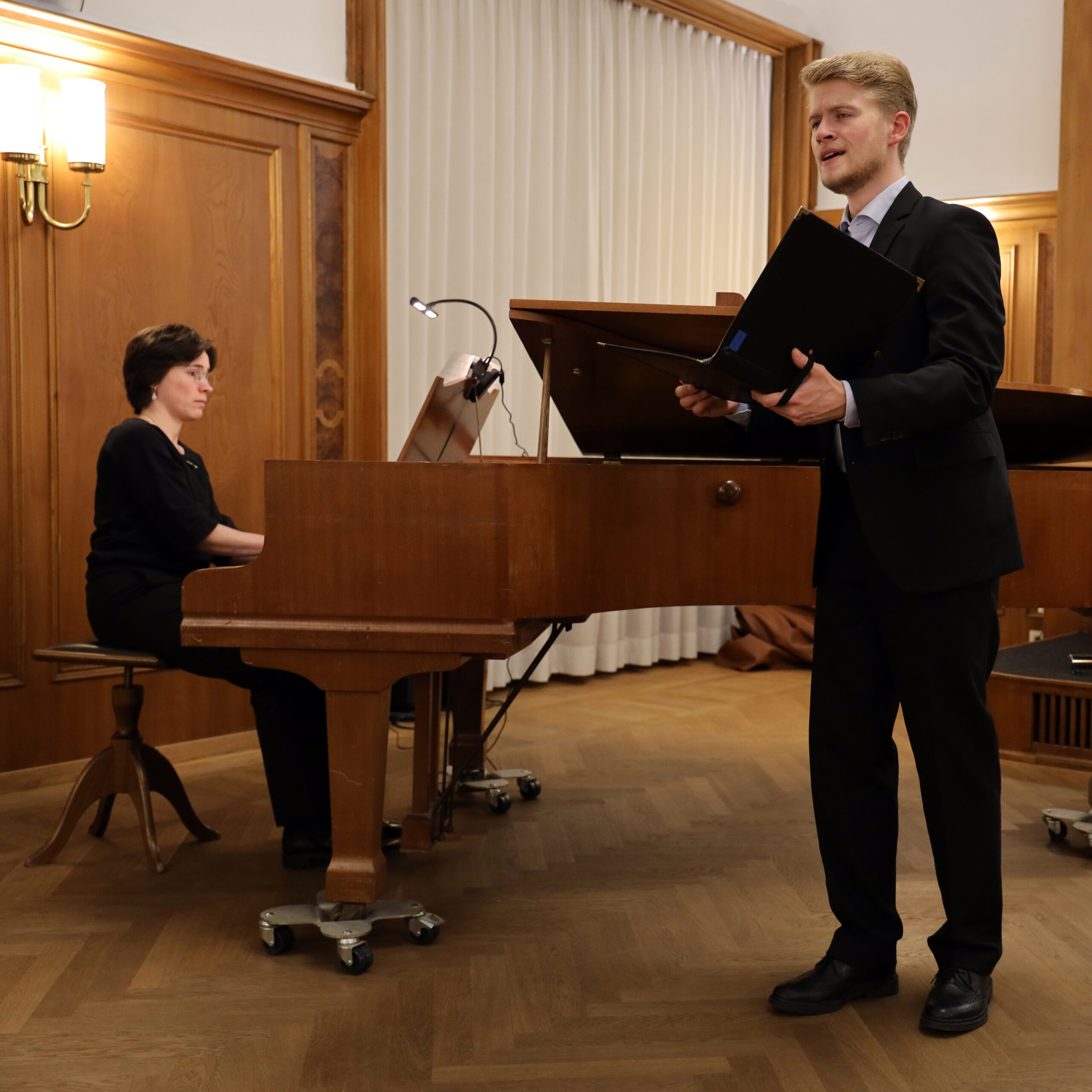 Musiker_Flora_Joerns_Armin_Horn_EVS_Soiree_November_2024