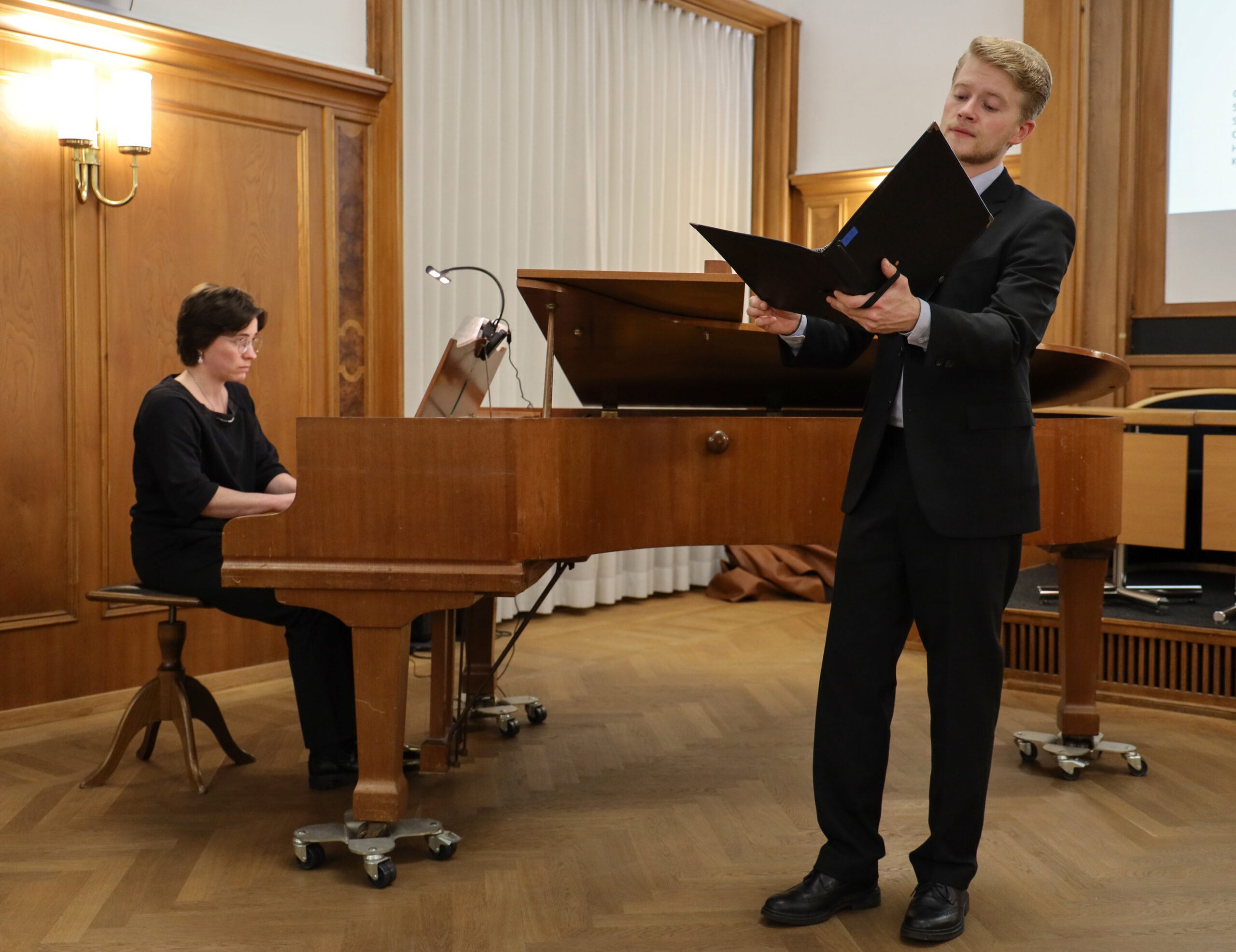 Musiker_Flora_Joerns_Armin_Horn_EVS_Soiree_November_2024